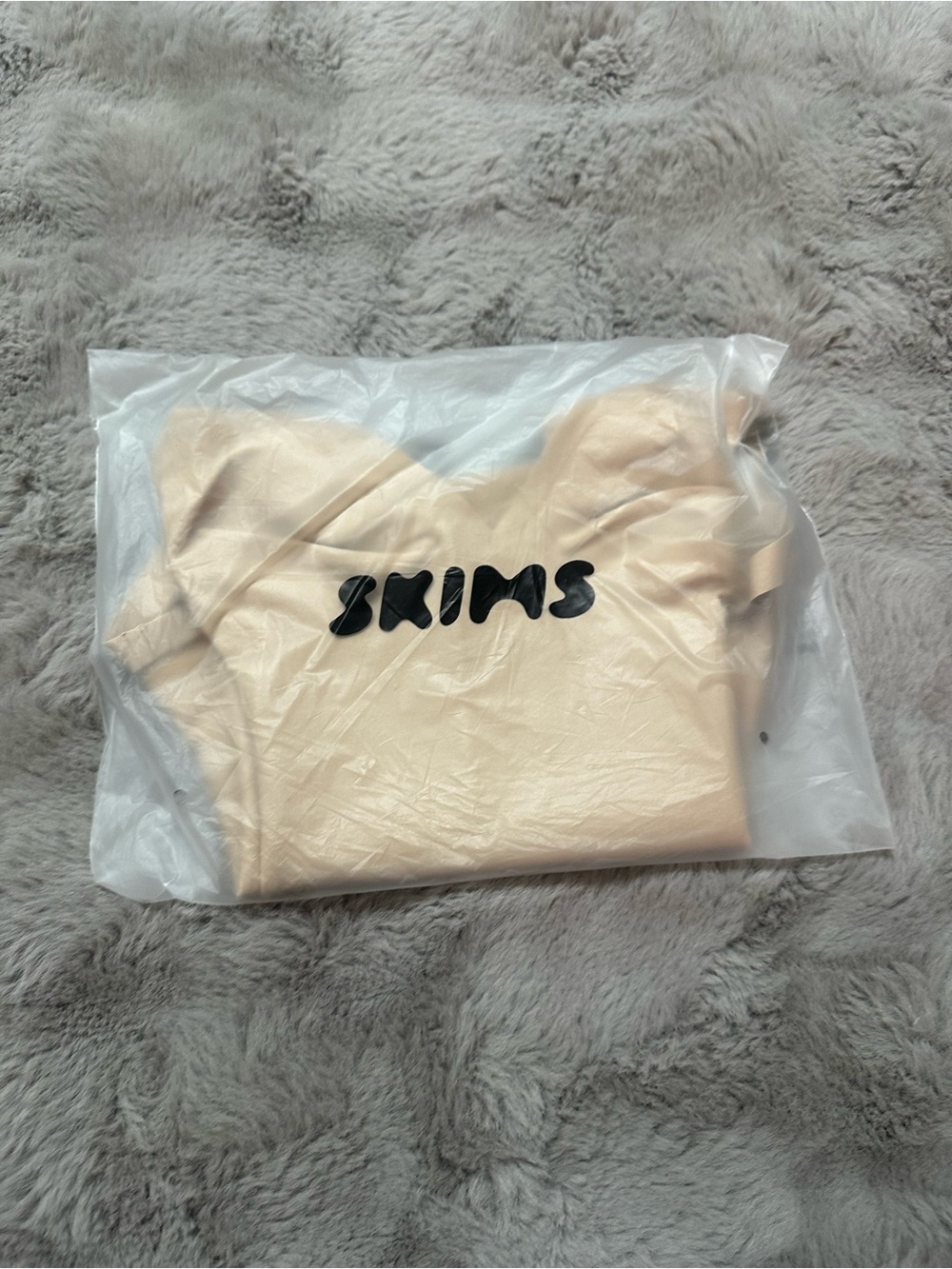 NWT SKIMS BODY UNLINED PLUNGE THONG XS clay
